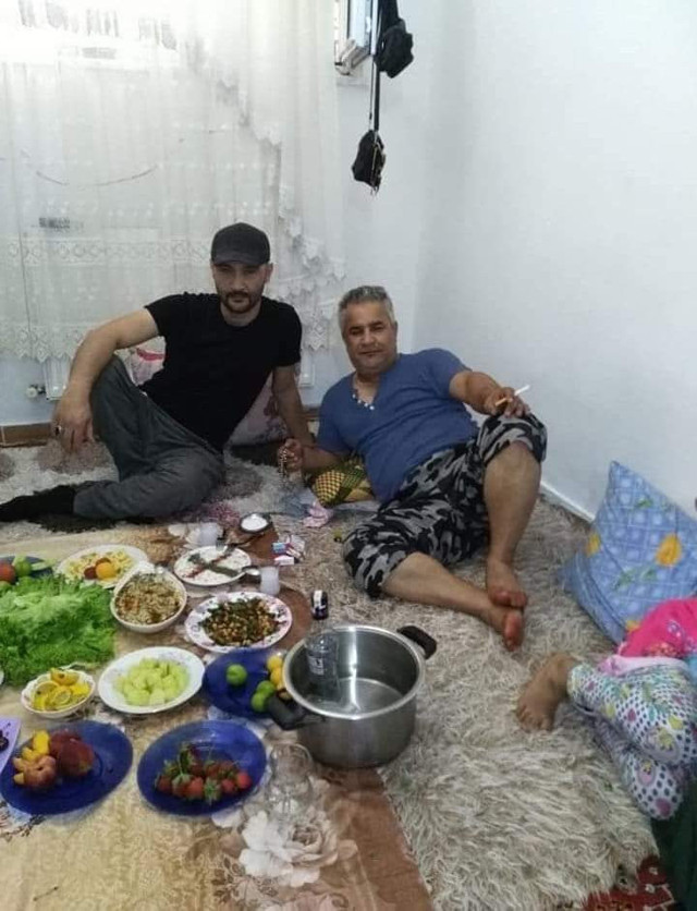 CHP mitinginde yırtık terlik sallayan Nusret Güllü gerçekte çok başka çıktı alem fotoğrafları - Resim: 2