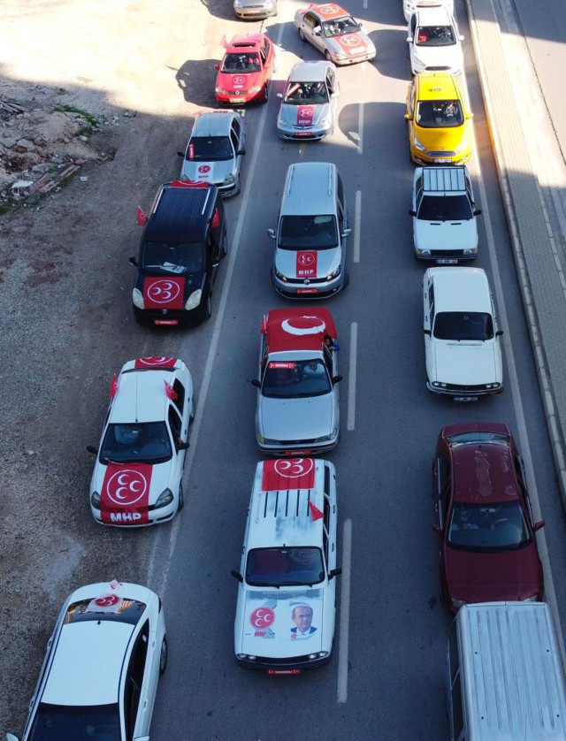 Mersin'de MHP'den gövde gösterisi! 3 binden fazla araç, yaklaşık 5 kilometrelik konvoy oluşturdu - Resim: 1