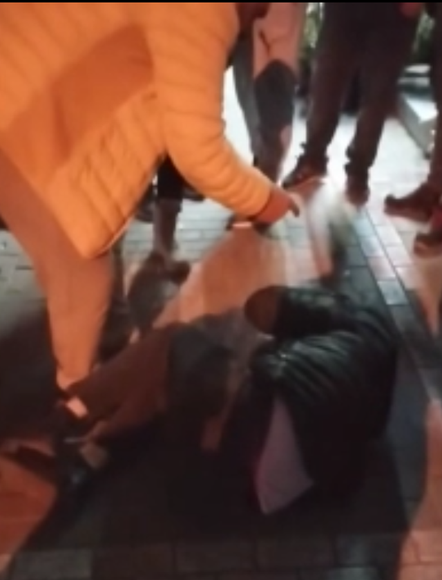 İstanbul'da iğrenç olay! Kendini 'fabrikatör' olarak tanıttı küçük kızı ekranda çıplak olarak soyundurdu - Resim: 0