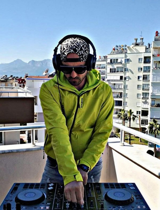 Antalya'da sağlık çalışanlarını alkışa DJ'den müzikli eşlik - Resim: 0