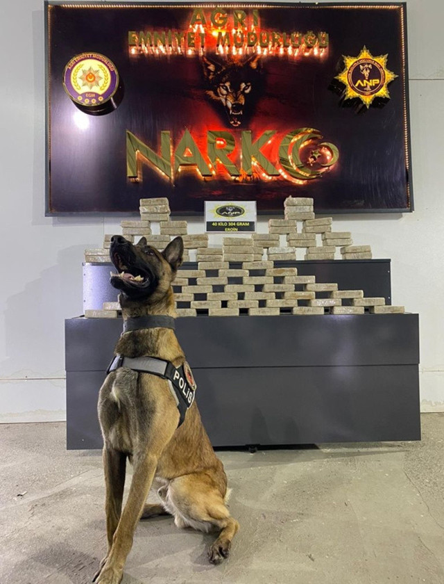 Ağrı'da bir kargo aracında 40 kilo 304 gram eroin ele geçirildi - Resim: 0