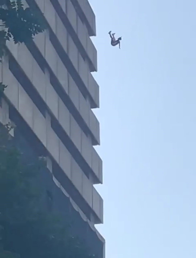 İzmir'de korkunç olay! Genç kız, 33 katlı otelin çatısından atladı - Resim: 0