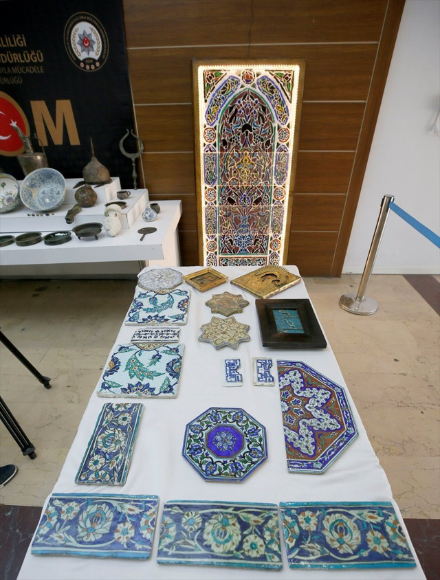 İstanbul'da sanat evine operasyon! 78 parça tarihi eser ele geçirildi - Resim: 1