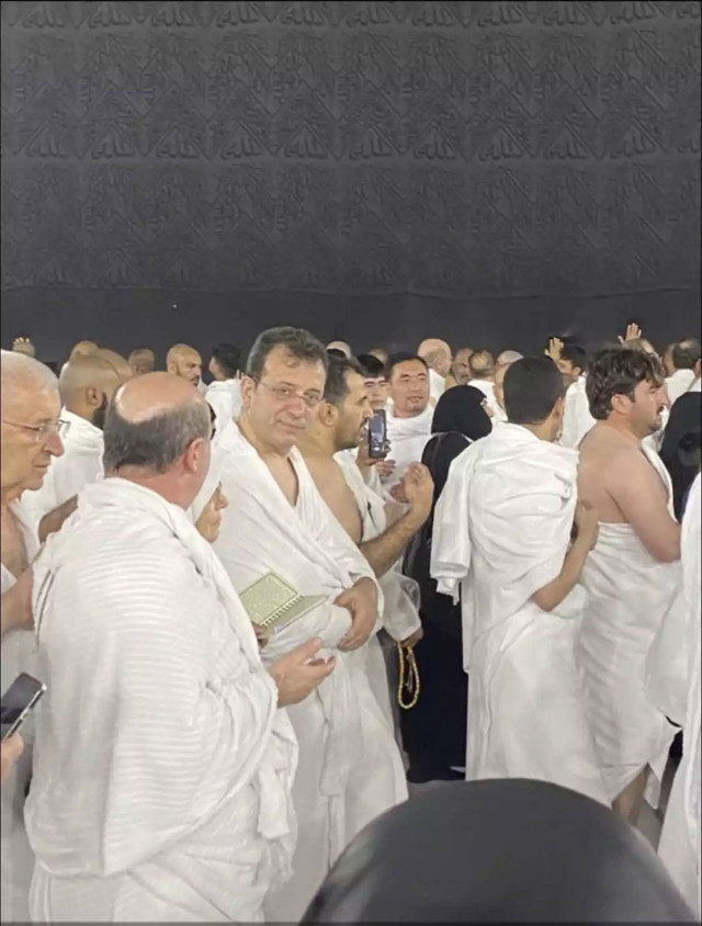 Umre'ye giden Ekrem İmamoğlu'ndan ilk fotoğraf geldi - Resim: 0