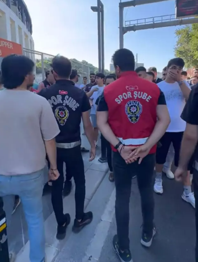 Transfer çalımları Beşiktaş'ı karıştırdı! Tadic ve Halil'den sonra taraftarlar kazan kaldırdı - Resim: 0