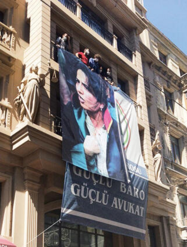 Bakan Gül'den İstanbul Barosu'na tepki: Kabul edilemez - Resim: 0