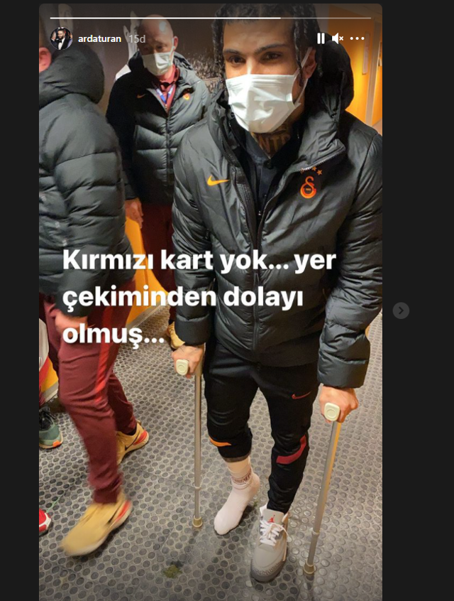 Yedlin'in değnekli halini paylaşan Arda Turan: Kırmızı kart yok, yer çekiminden dolayı olmuş - Resim: 1