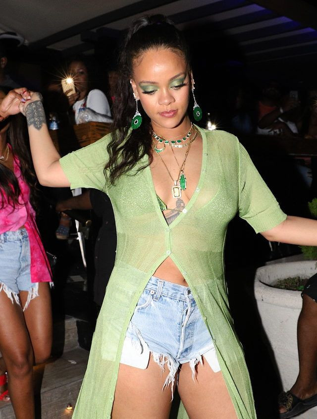 Rihanna'nın doğum gününe katıldığı elbise fena - Resim: 3