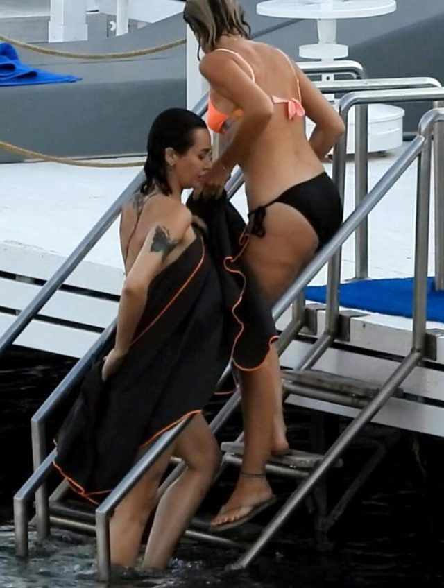 Birce Akalay mayolu yakalandı havlu gelmeden denizden çıkamadı işte o anlar - Resim: 3