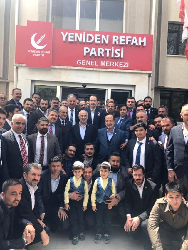 Fatih Erbakan'dan olay fotoğraf Temel Karamollaoğlu görünce kızacak - Resim: 0