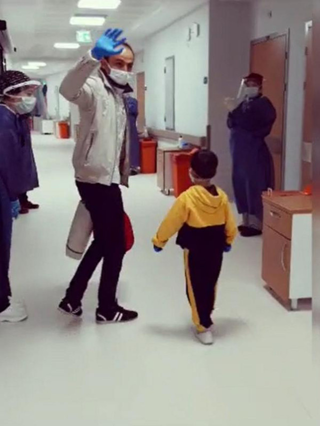 5 yaşındaki oğluyla birlikte koronaya yakalandı! Dünyam başıma yıkıldı - Resim: 0