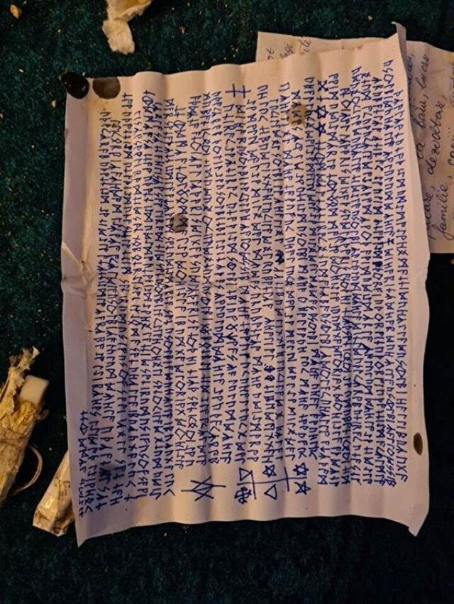 Ayasofya'da kırık taşın arkasında bulunan gizemli notların sırrı çözüldü - Resim: 0