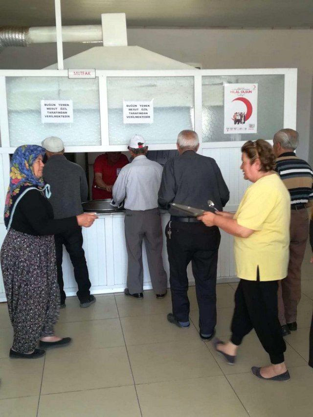 Düğün hediyesi istemiyorlar! Amine Gülşe ve Mesut Özil'den alkışlanacak davranışlar! - Resim: 2