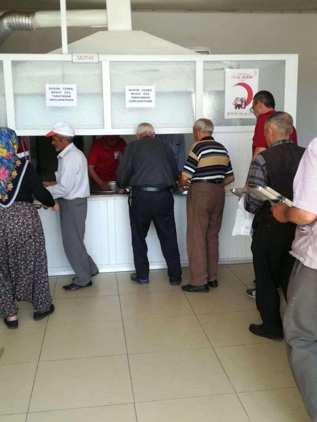 Düğün hediyesi istemiyorlar! Amine Gülşe ve Mesut Özil'den alkışlanacak davranışlar! - Resim: 3