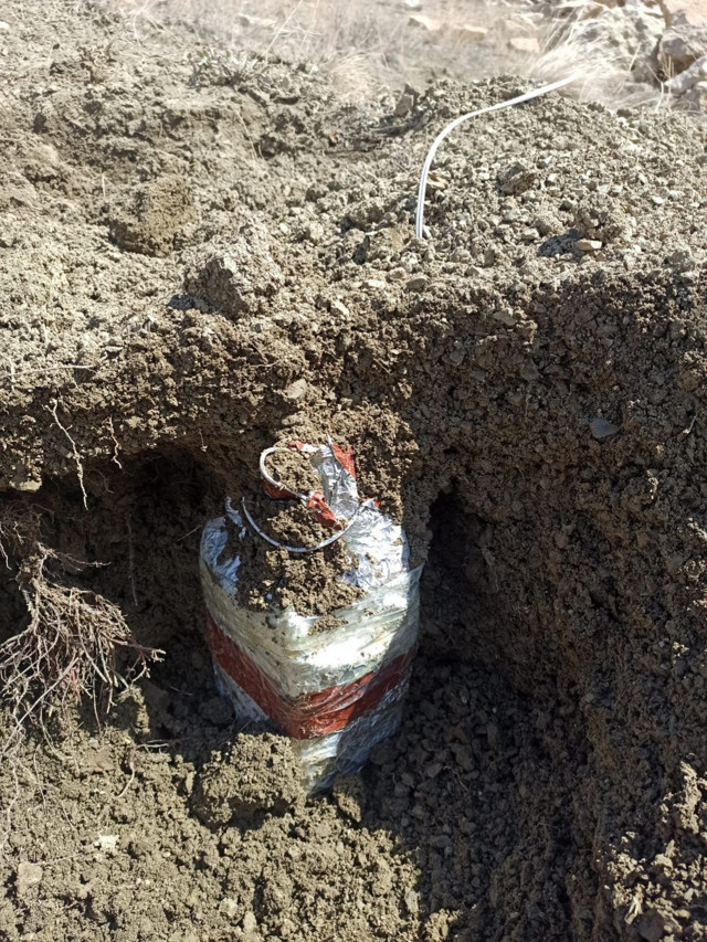 Van’da PKK tarafından tuzaklanmış 10 kilo C4 patlayıcı ele geçirildi - Resim: 1