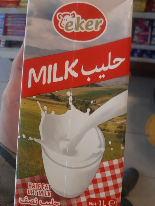 Eker'in marketlerde Arapça yazılı süt satışına başlamasına tepki yağdı - Resim: 0