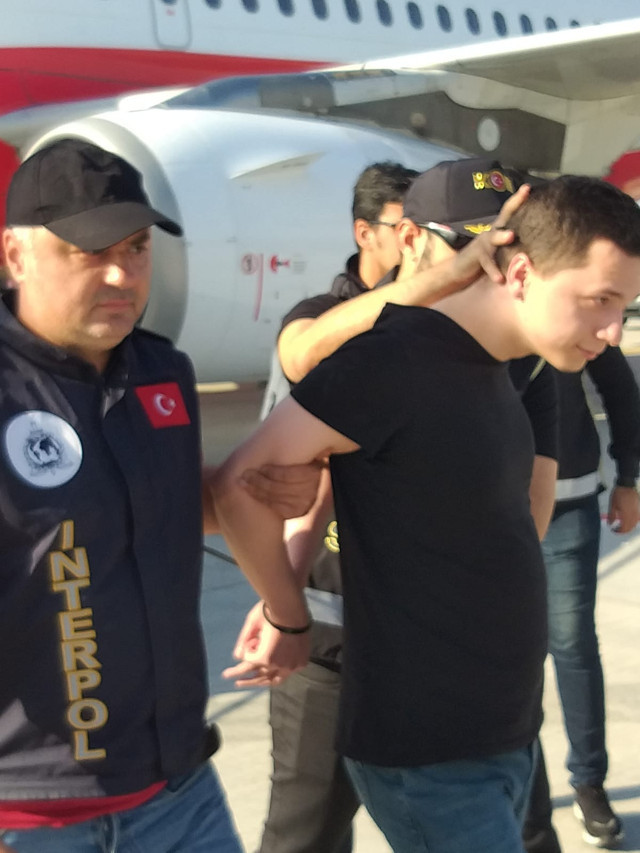 Sedat Peker'in sosyal medya paylaşımlarını yapan Emre Olur Türkiye'ye getirildi - Resim: 0