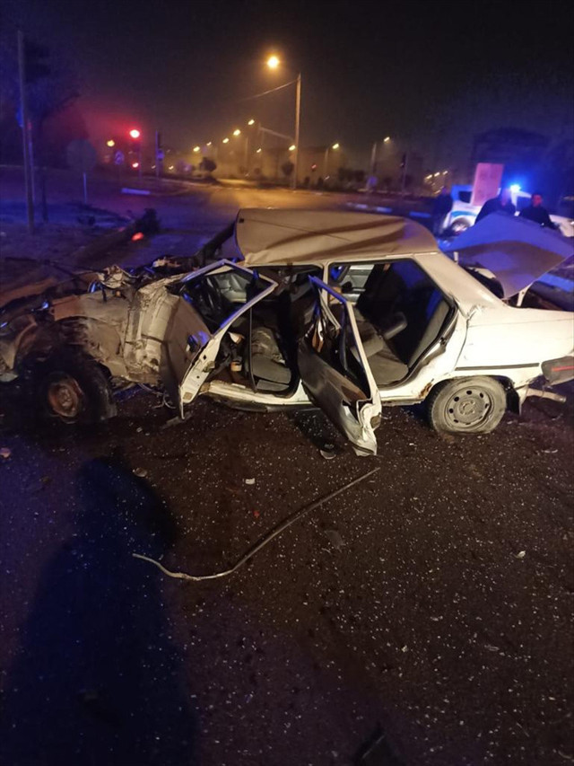 Otomobilin haline bakın! Yolcu otobüsü ile çarpıştı ölen var - Resim: 0