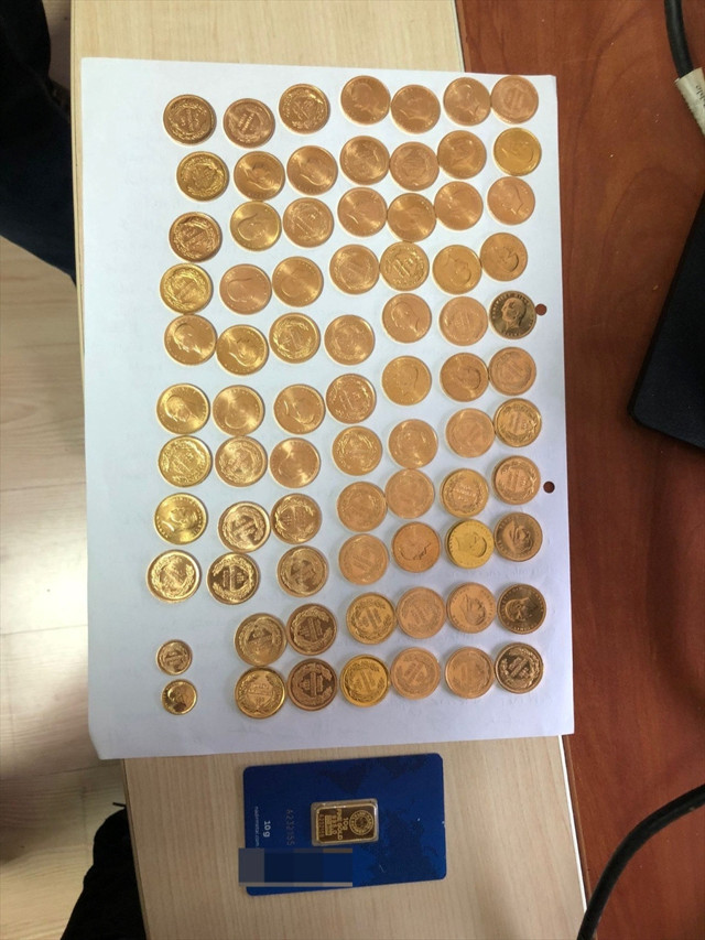 İzmir merkezli FETÖ operasyonunda 12 kişi gözaltına alındı - Resim: 0