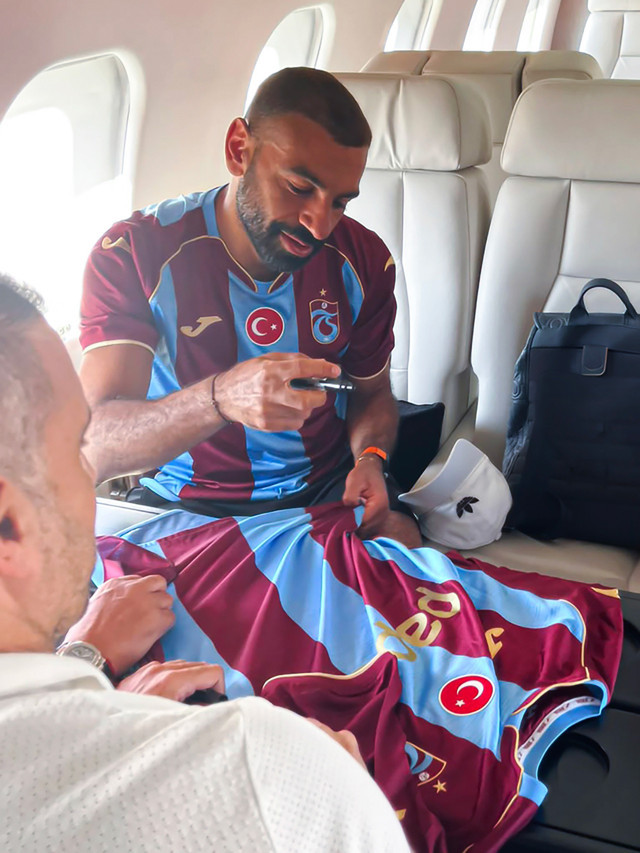 Mohamed Salah T&uuml;rkiye'de! 61 numaralı formayı giydi, Trabzonspor taraftarına seslendi - Resim: 2