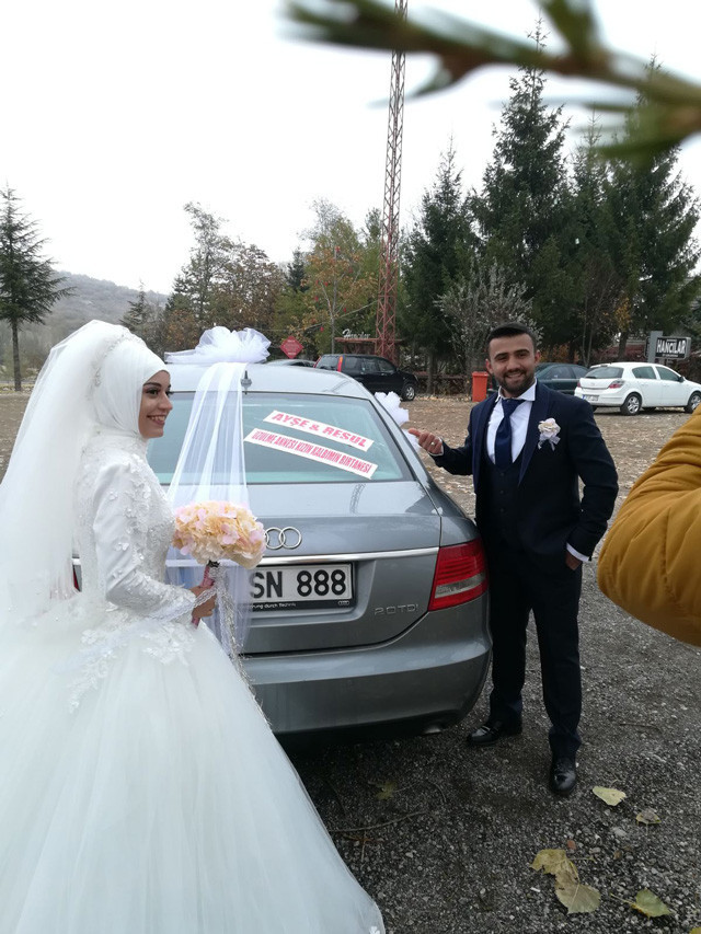 Çorum'da yok artık dedirten olay damadı hızarla traş ettiler! - Resim: 1