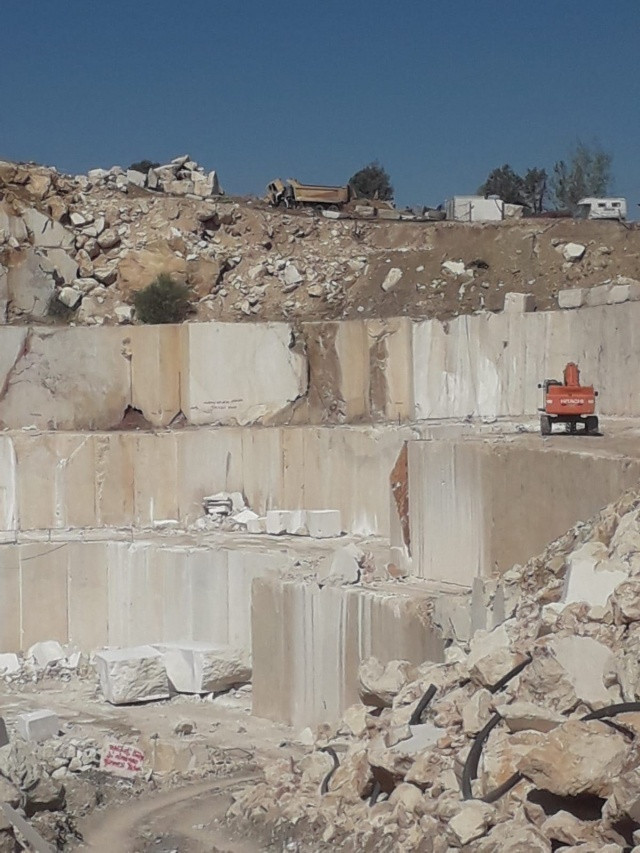 2 tonluk kayanın altında can verdi - Resim: 3