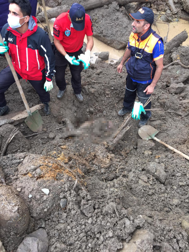 Trabzon Araklı'dan bir acı haber daha! Ölü sayısı 8'e yükseldi - Resim: 0