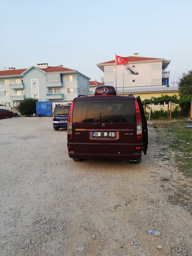 İnegöl'de dilenciler lüks araçta yakalandı - Resim: 0
