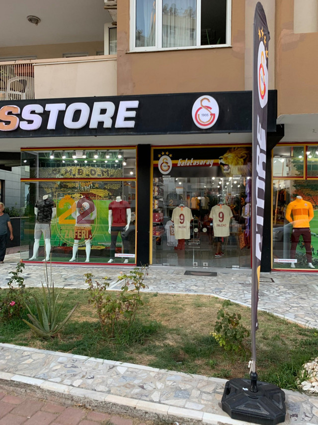 Falcao formaları kendisi gelmeden satışa sunuldu - Resim: 0