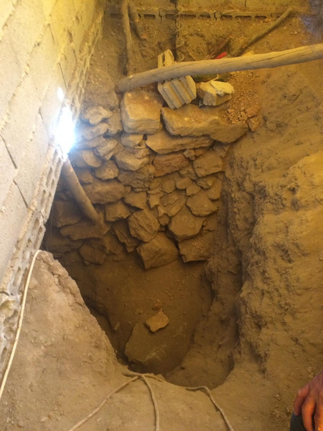 Antalya'da kaçak kazıya suçüstü! Eve giren jandarma 33 metrelik tünelle karşılaştı - Resim: 1