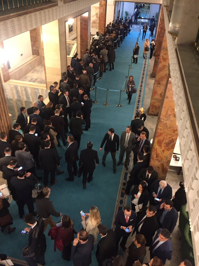 AK Parti’den milletvekillerine uyarı grup toplantılarında  yer tutmayın! - Resim: 0