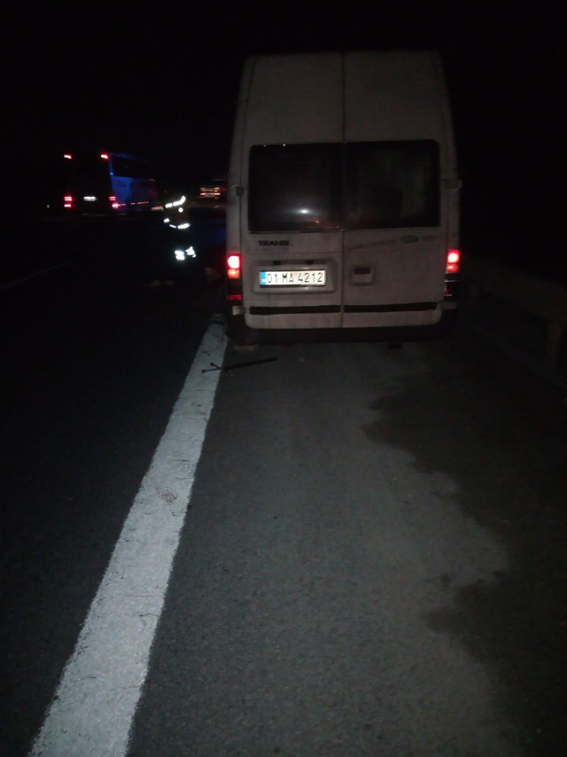 Mersin'de kaza değil katliam: TIR emniyet şeridine daldı 3 ölü 1 yaralı - Resim: 1