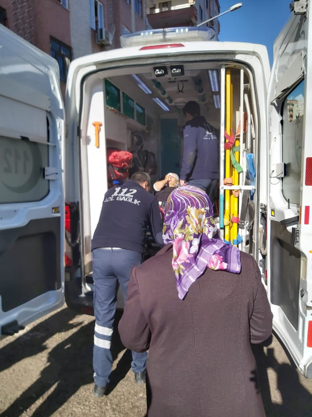 Balkonda mangal yapacaktı biri ağır üç kişinin yaralanmasına sebep oldu - Resim: 1