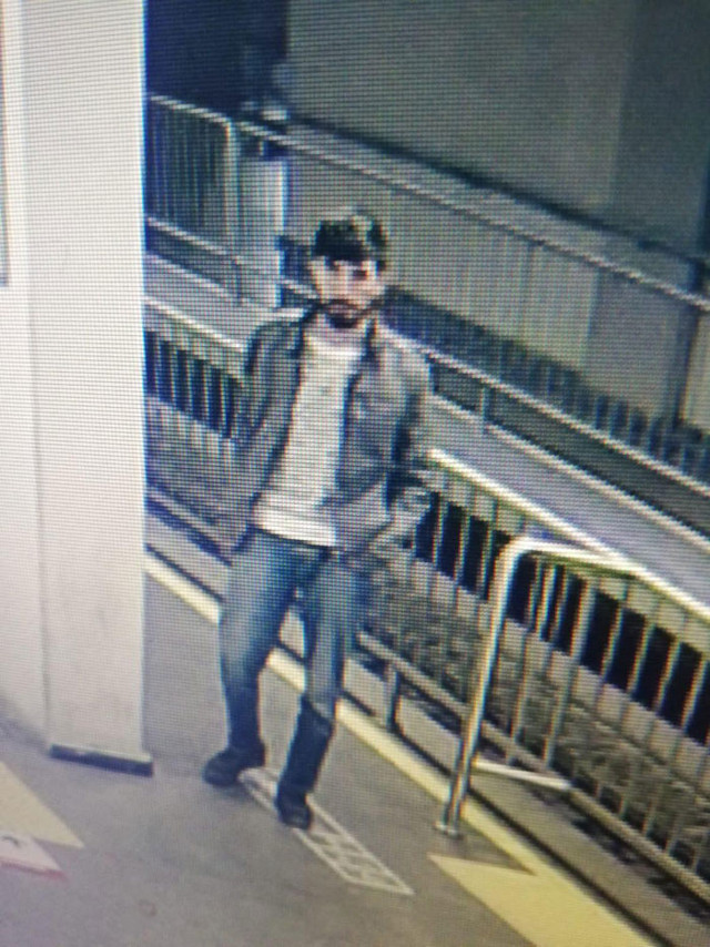 İstanbul'da bir polis belinden silahını alan kişi tarafından ayağından vuruldu - Resim: 0