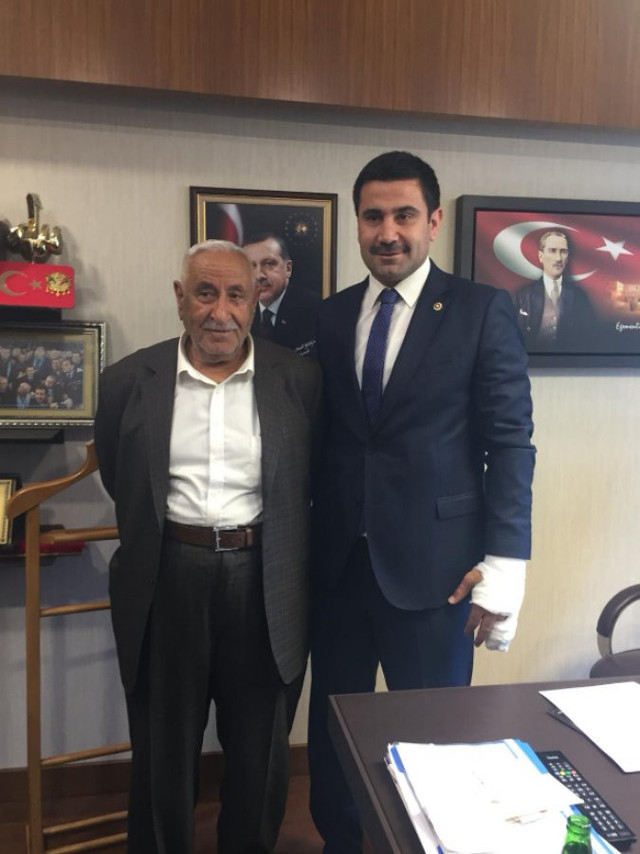 Engin Özkoç'a yumruk atan İbrahim Halil Yıldız'ın eli sargıda - Resim: 0