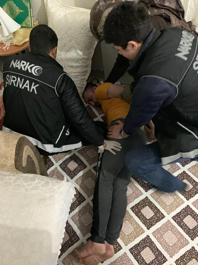Şırnak'ta uyuşturucu operasyonu: 15 gözaltı - Resim: 0