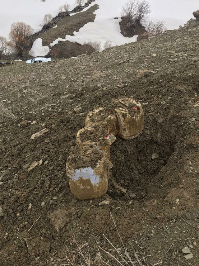 Hakkari'de uyuşturucu operasyonu malzemeleri toprağa gömmüşler - Resim: 1
