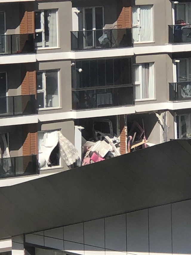 İstanbul Esenyurt'ta bir apartmanda doğalgaz patlaması! Yaralılar var - Resim: 2