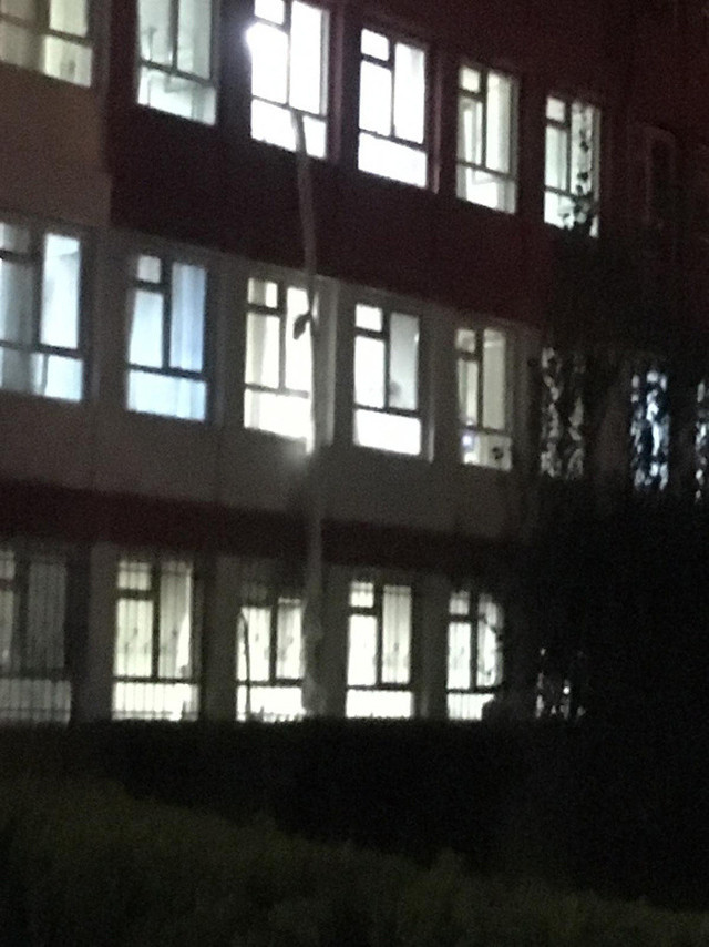 Denizli'de koronavirüs şüphelisi hastanenin 3. katından çarşafla firar etti - Resim: 0