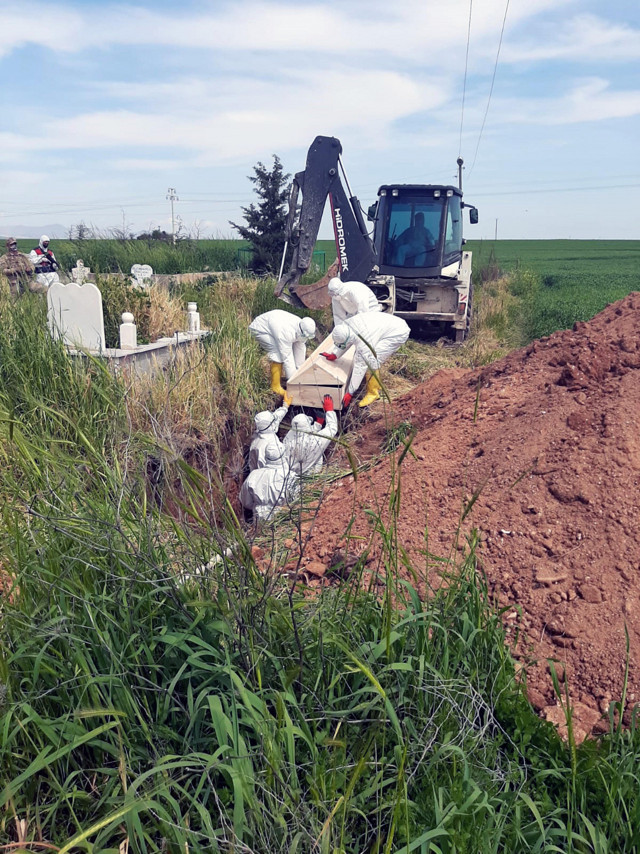 Mardin'de koronavirüsten öldü geçen yılki paylaşımı şaşkına uğrattı - Resim: 1