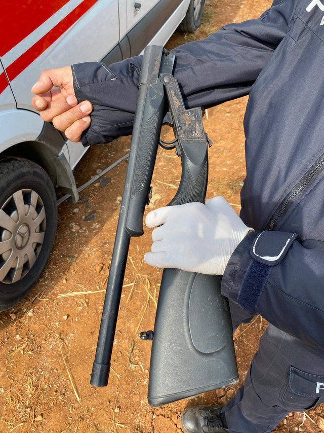 Antalya'da iki aile tartıştı bir kişi tüfekle bacağından vuruldu - Resim: 0