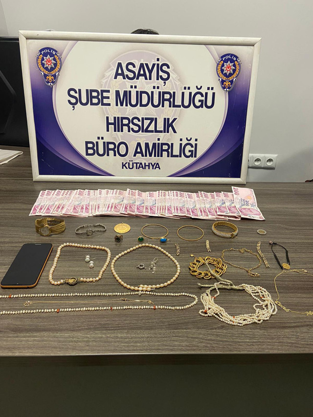 Kütahya'da çaldığı altınları bozdurup parasını dağıtan şüpheli yakalandı - Resim: 0
