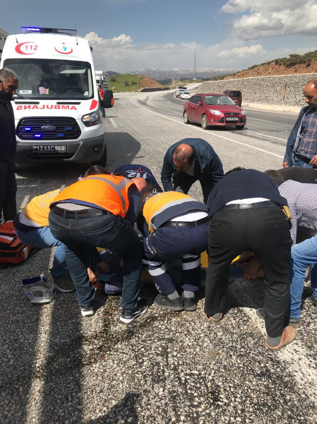 Bingöl'de otomobil takla attı 1 kişi öldü 3 kişi de yaralandı - Resim: 1