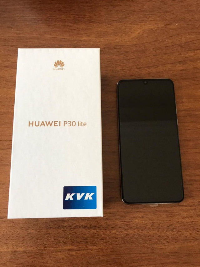 Ekrem İmamoğlu'nun muhtarlara dağıttığı 2 bin 600 liralık akıllı telefon tartışma yarattı - Resim: 1