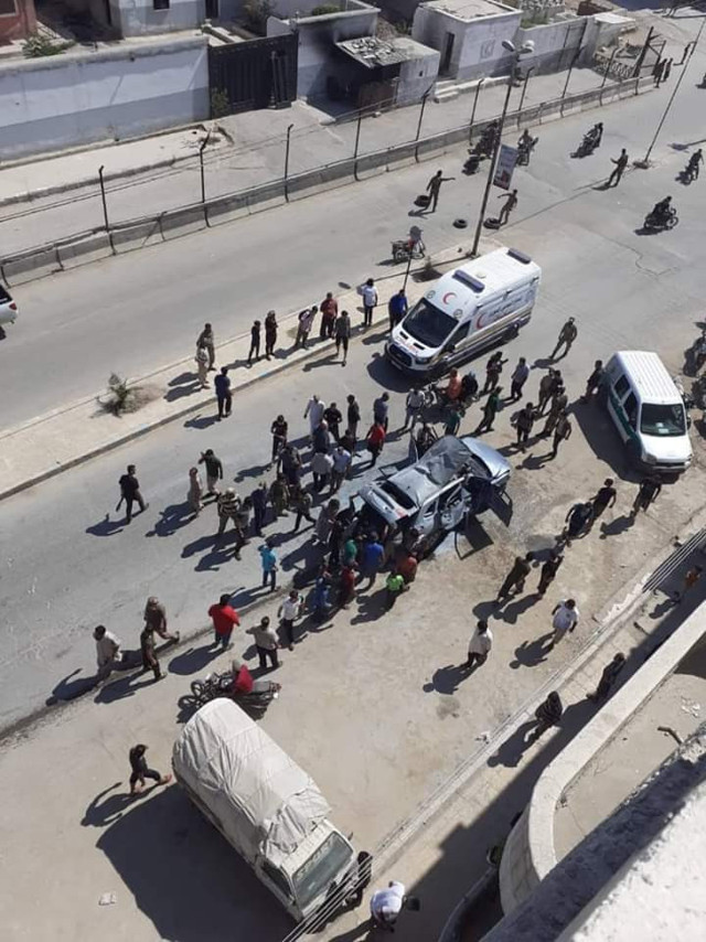 Suriye'de teröristler bombalı araçla kalleş saldırıda bulundu - Resim: 1