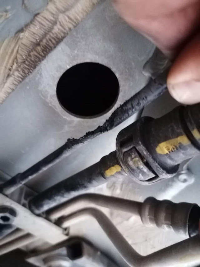 Ali Ağaoğlu'nun 6 milyon TL'lik lüks otomobilinin kablolarını fareler kemirdi - Resim: 1