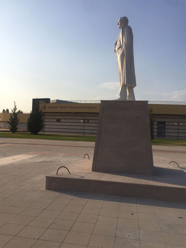 Eskişehir Teknik Üniversitesi kampüsünde heykel tartışması - Resim: 0