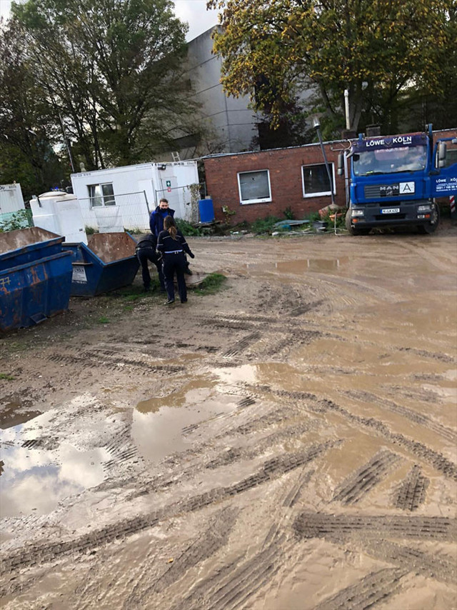 Almanya'da Türk iş adamına iş yerinde polis şiddeti 6 polis yere yatırıp... - Resim: 2