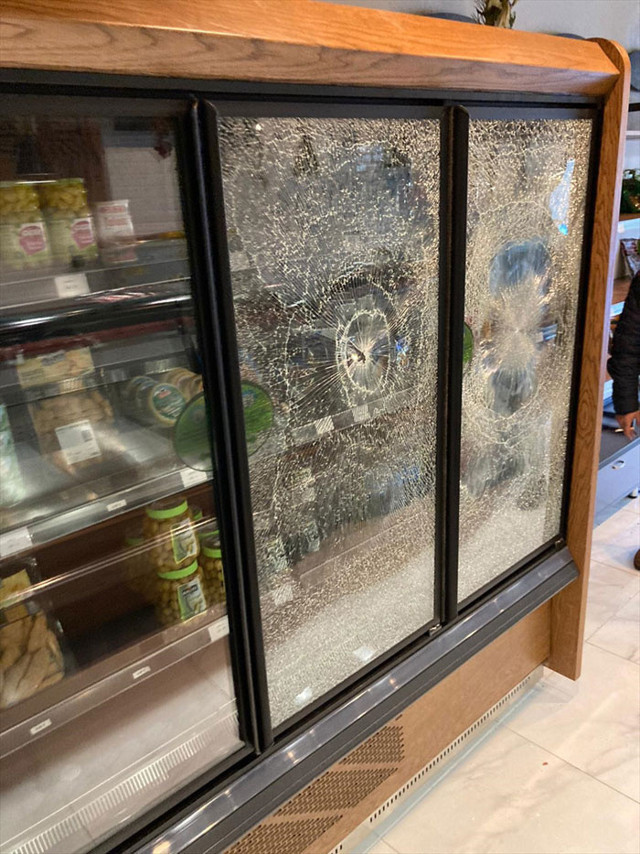 Fransa'da Türk dükkanına ırkçı saldırı polisin sözleri vahim - Resim: 0