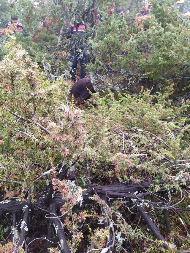 Bursa'da 3 gündür kayıptı! Eşyaları yanında olan yaşlı adam secde eder halde ölü bulundu - Resim: 0